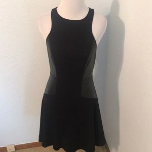 Never been worn size 2 express dress!!💓💓 Black!